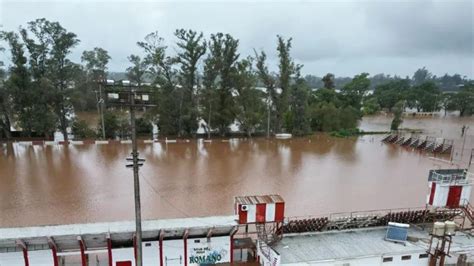 Por La Crecida Del R O Uruguay Ya Son Casi Los Evacuados En