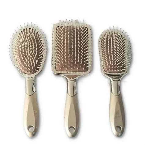 White TIAMO METAL HAIR BRUSH at best price in Mumbai | ID: 2851572846162