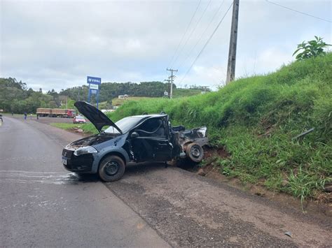 Dois Feridos Em Grave Acidente Entre Camionete E Nibus Na Pr Pp