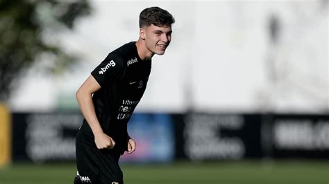 Breno Bidon celebra presença no profissional do Corinthians e diz que