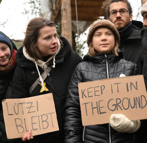 L Tzerath Bis Auf Zwei Aktivisten Im Tunnel Ger Umt Welt