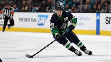 Canucks sign forward Andrei Kuzmenko to 2-year, $11M US contract extension | CBC Sports