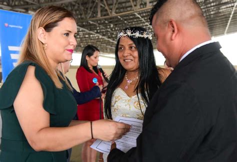 21 parejas se casaron en matrimonio colectivo por San Valentín Guía