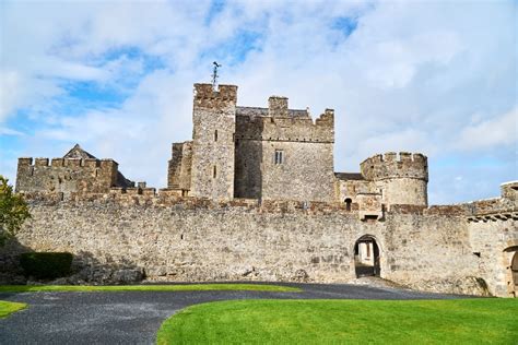 CAHIR CASTLE - Castle Tourist