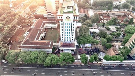 Geledah Kantor Kementerian ESDM KPK Amankan Sejumlah Dokumen