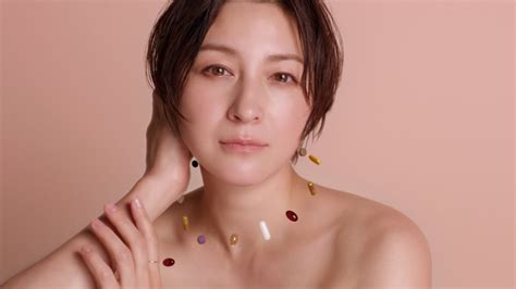 広末涼子、デコルテあらわに「私の肌から目を離さないで」 透明感あふれる美肌を披露 Fujimi新tvcm「fujimi 私の肌から目を離さない