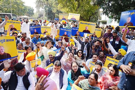 Aap Punjab Leaders Protest Outside Bjp Office Against Sisodias Arrest