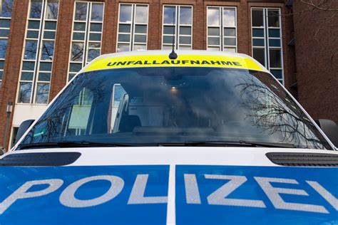 Unfall Zwischen Fußgängerin Und Pkw Auf Der Rahmer Straße Polizei Sucht Zeugen Wir In Dortmund