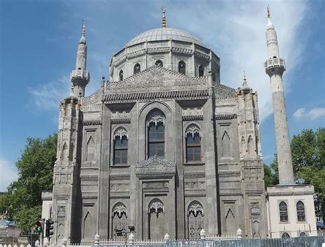 Pertevniyal Valide Sultan Camii Mimari Özellikleri Guzele