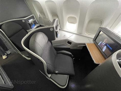 American Airlines 777-200 business class is better than you think ...