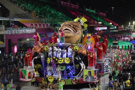 O Desfile Das Escolas De Samba Do Grupo De Acesso