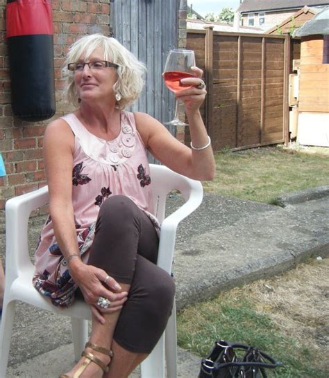 Pandora From London Is A Local Granny Looking For Casual Sex