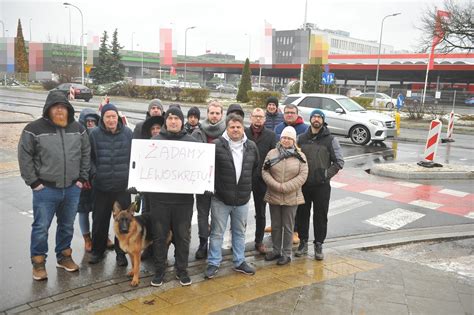 Żądają lewoskrętu w ul Okularową Mieszkańcy Wawra są wściekli na