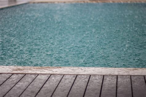 Cómo proteger tu piscina de las lluvias en invierno Blog Piscinas y