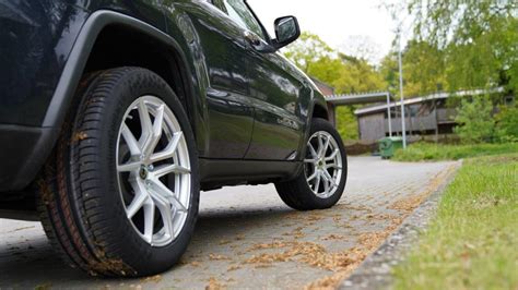 Jeep Grand Cherokee Mit Der Einteiligen Schmidt Drago By