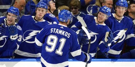 Lightning Drown Canucks 5 2 As Stamkos Scores 500th Goal Espn 98 1 Fm