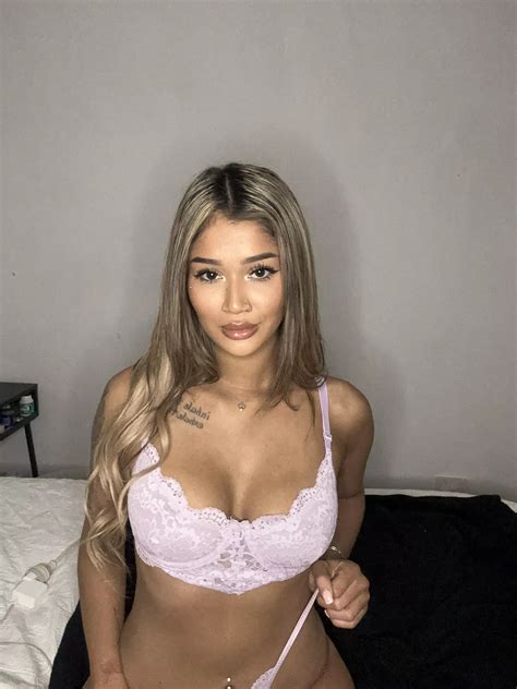 Come Cuddle This Cute Blonde Nudes CamGirls NUDE PICS ORG