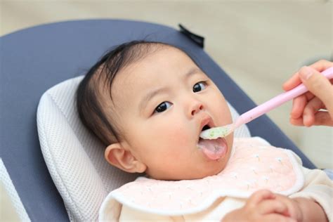 離乳食の期間はいつからいつまで？時期別の進め方や幼児食へ移行のポイント Hugkum（はぐくむ）