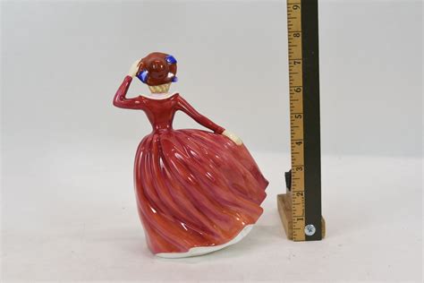 Royal Doulton Figurine Mary 1998 Hn 3903 Exclusive Peggy Davies Collection