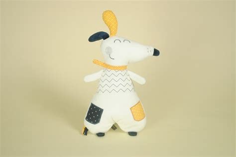 Doudou Chien Semi Plat Blanc Jaune Bleu Hello Sauthon