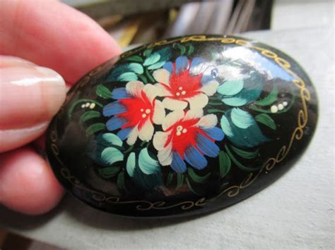 Vintage Signed Russian Papier Mache Lacquer Hand Pain Gem