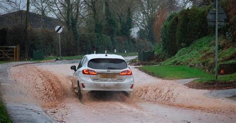 Nottinghamshire flooding road closures today - plus flood warnings and ...