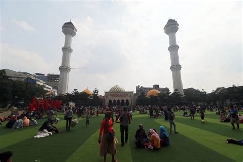 Dua Unit Solar Tree Dipasang Di Alun Alun Bandung Ini Kegunaannya