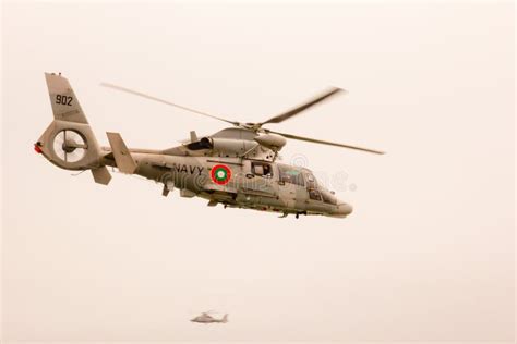 Vuelo Del Helicóptero En El Primer Del Cielo Imagen de archivo