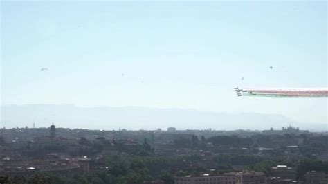 Giugno Il Passaggio Delle Frecce Tricolore Sui Cieli Di Roma Visto