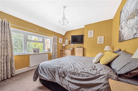 Bed House For Sale In Primrose Hill Kings Langley Ref