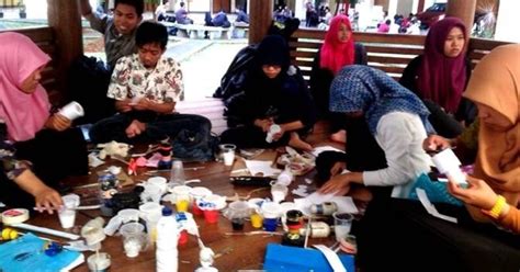 AIM2Flourish | Transforming Paper Waste into Works of Art