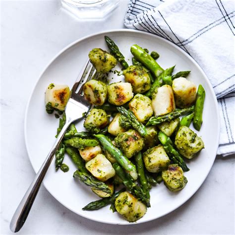 Cauliflower Gnocchi With Asparagus Pesto Vegetarian Recipes Dinner