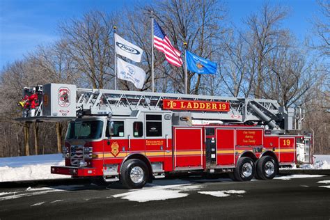 Pierce Arrow Xt 10 Foot Rear Mount Platform Truck Fire Apparatus