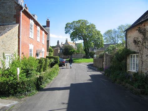 A photo slideshow of Burton Bradstock - Pictures of England