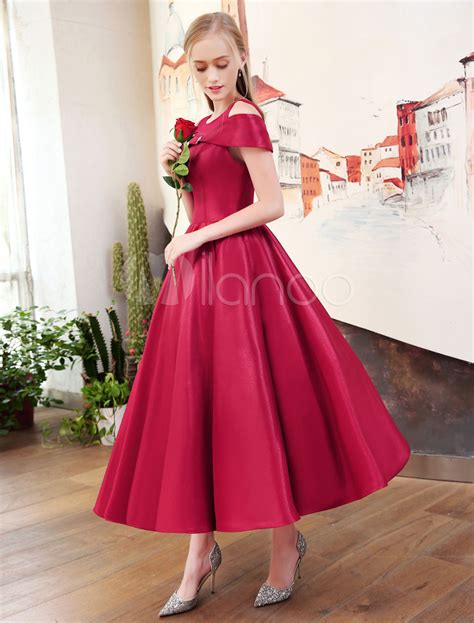 Burgundy Prom Dresses Short Cold Shoulder Homecoming Dresses Pleated