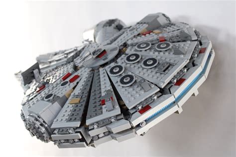 Wall Mount For Lego® Star Wars™ Millennium Falcon™ Hox3d