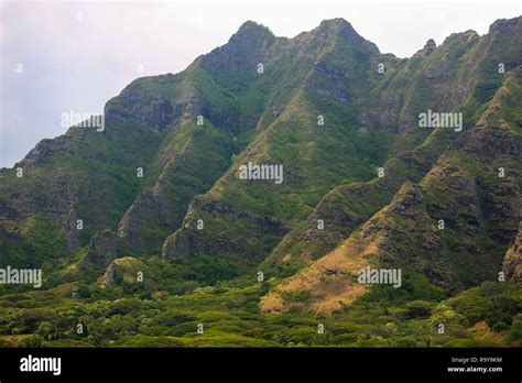 Steep mountain of Koolau Mountain Range, Oahu, Hawaii Stock Photo - Alamy