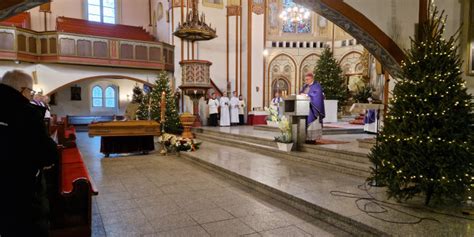 Człowiek filozof ksiądz Ostatnie pożegnanie śp ks Marka Żejmy