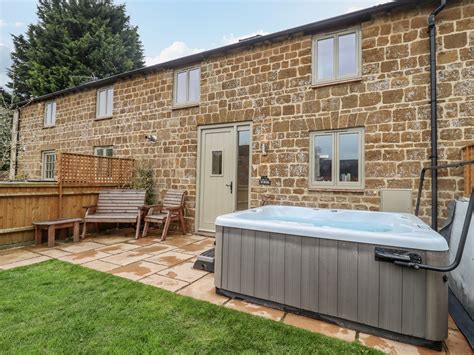 Holiday Lodges, Log Cabins and Cottages with Hot Tubs in Cotswolds : Hot Tub Getaways, Hot Tub ...