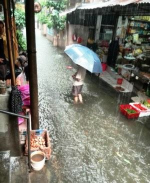 Heavy Rains Flood Streets In Guangzhou And Zhanjiang UPDATE TheNanfang