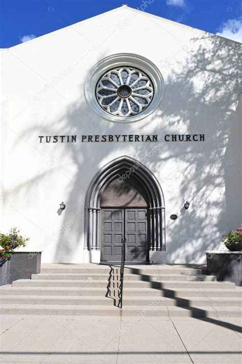 TUSTIN CALIFORNIA 7 MAR 2023 Primer Plano De La Iglesia