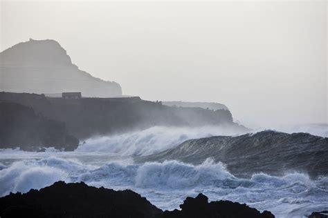 Visão Aviso amarelo para Faro e ilhas do grupo central dos Açores