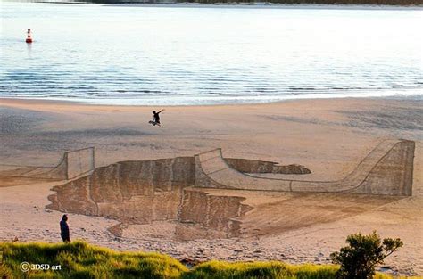 Artists Create Amazing 3d Sand Drawings On A Beach In New Zealand