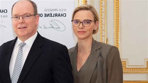 Charl Ne De Monaco Le Prince Albert Brise Le Silence Sur Sa Chirurgie