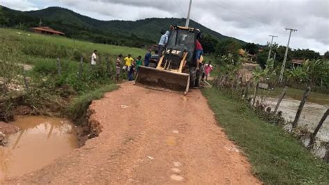 Prefeitura de Cajazeiras recupera trechos da malha viária danificados