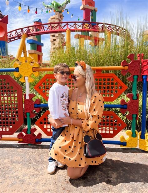 The Best Fall Outfits to Wear to Disney World – Whitney Rife