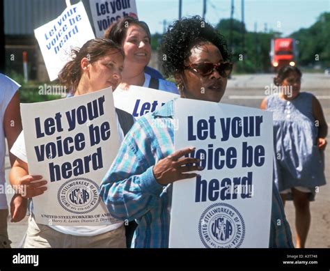 Women Support Steelworkers Union Organizing Campaign Stock Photo Alamy