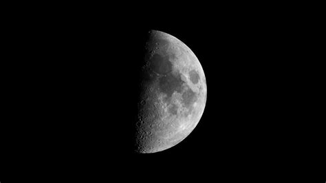 Stay Up Late To See The Half Lit Moon During Its Last Quarter Phase