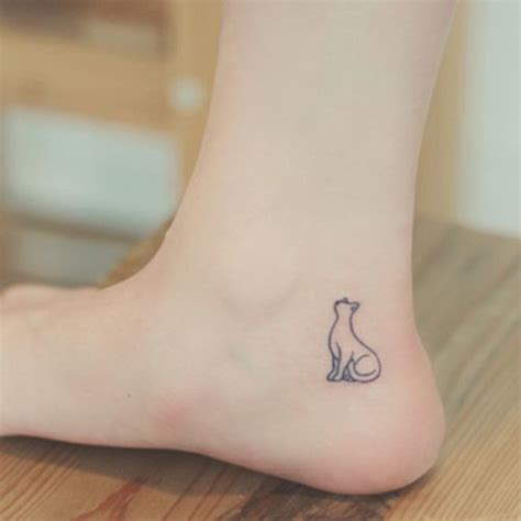 Pin de Cookie Nguyễn en So like Tatto Gato tatuaje pequeño Tatuajes