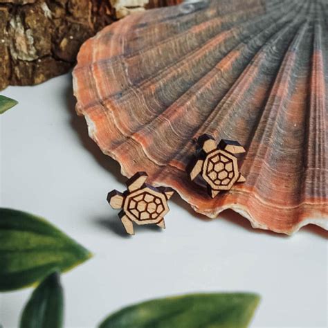 Clous D Oreilles En Bois Tortue Bijoux En Bois Suisse